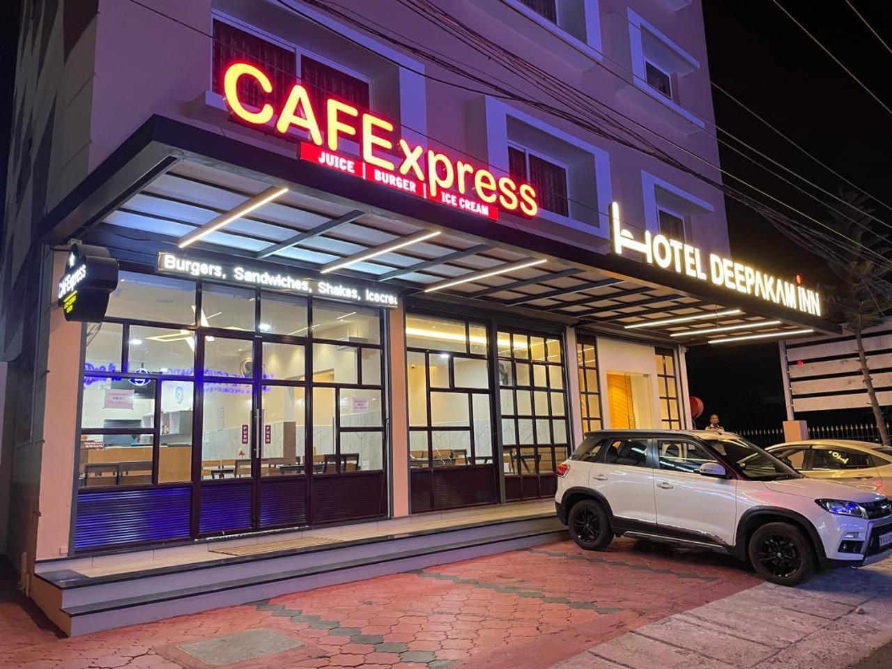 Hotel Deepakam Inn ปาลักกัด ภายนอก รูปภาพ